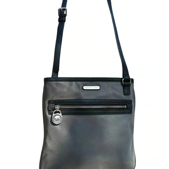Michael Kors NWOT Color block Nylon/Leather Crossbody Graphite/Black Lock - Picture 2 of 12